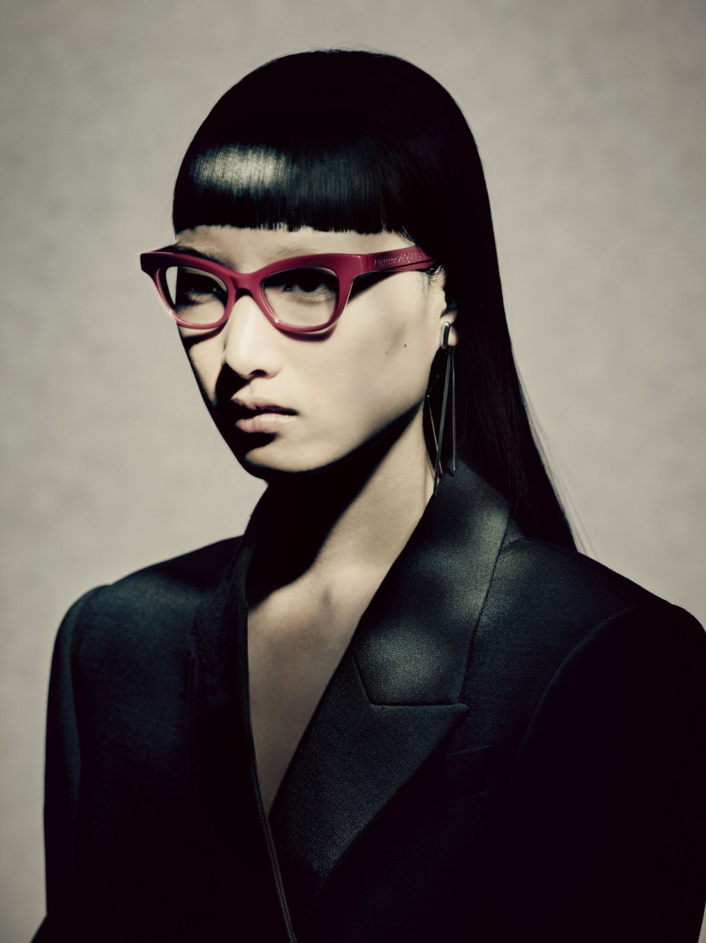 冬季眼镜潮流｜Valentino McQueen Versace Fendi名牌新眼镜 四大主流包罗猫眼超大镜框